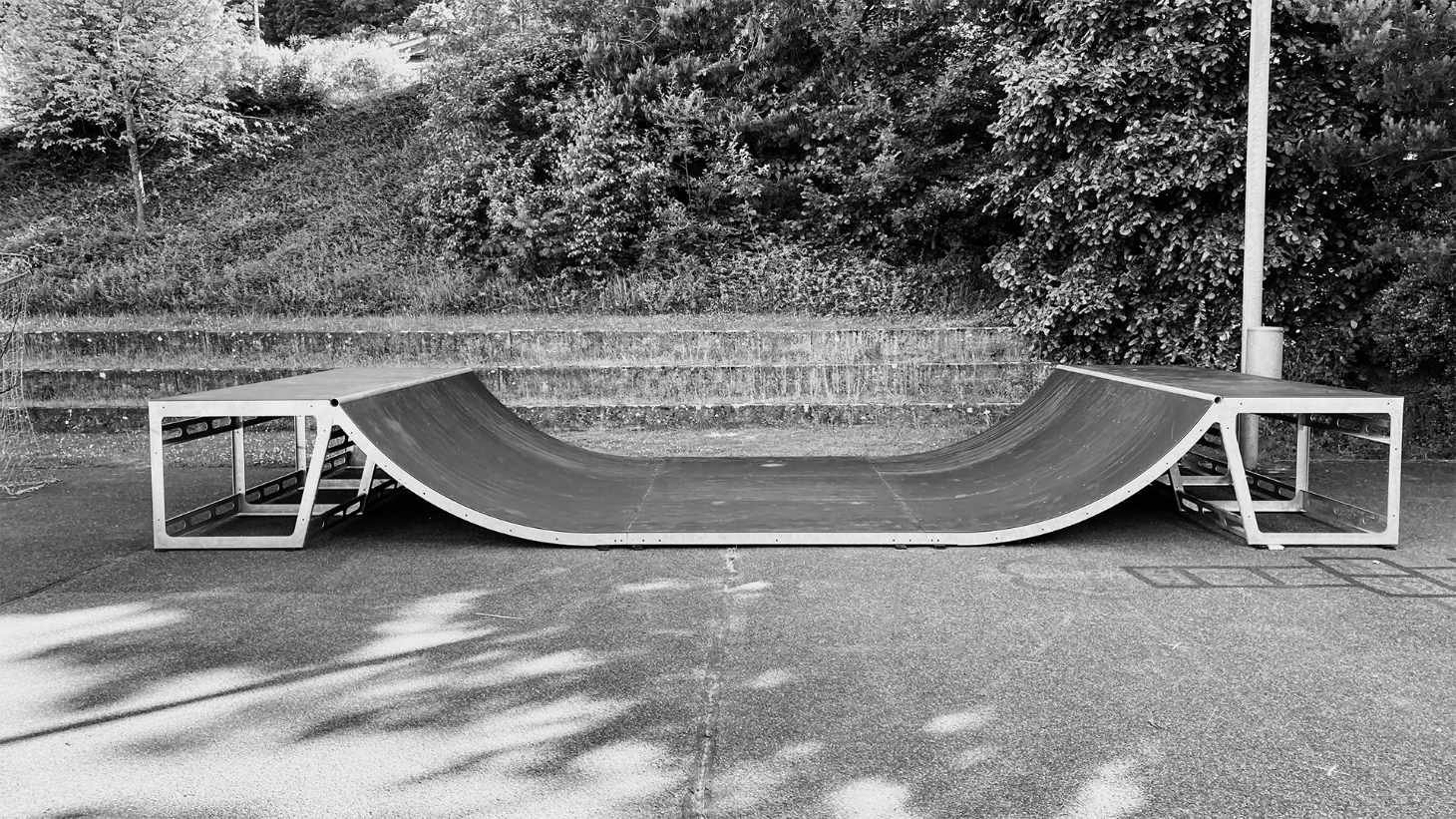 Miniramp Model Mini 100 Sundayramp Miniramp Skateboardrampe Schulhausplatz in Rüdlingen